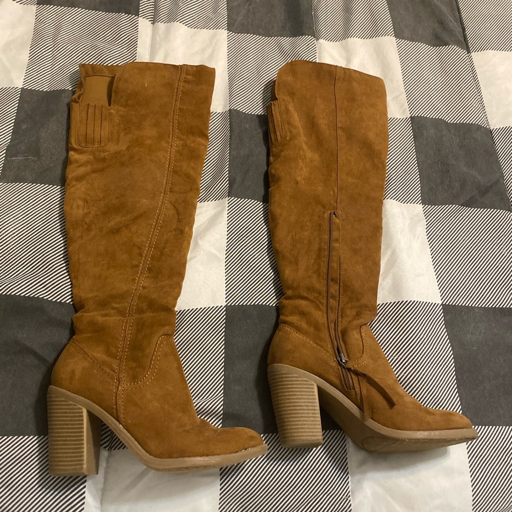 Ladies size 8 OTK suede boots